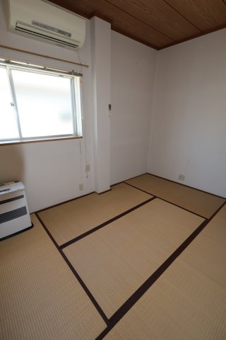 学校町高新貸家の和室