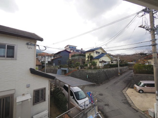 【展望】 | 【穏やかな街並みの眺望】
バルコニーから見える穏やかな街並み
爽やかな風と柔らかく降り注ぐ陽光を感じて頂けます。心地良い開放感が暮らしにゆとりと充足感をもたらします