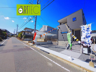 【前面道路含む現地写真】 | 【前面道路】
前面道路は毎日の駐車の出し入れで大事なポイントです！
車種によっても便利・不便がありますのでご確認ください♪