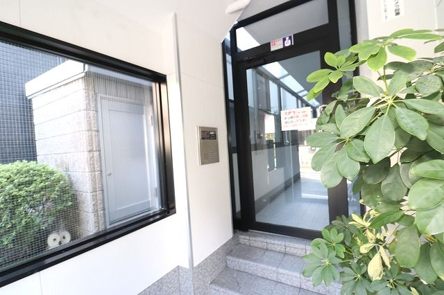 クレメント南宝永のエントランス|建物の内部です