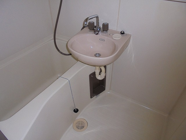 クレメント南宝永の浴室|ゆったりとした空間のトイレです