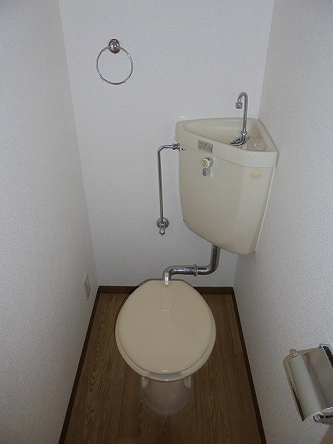 クレメント南宝永のトイレ|居間です