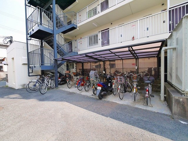 春日マンションのその他共用部分|駐輪場です