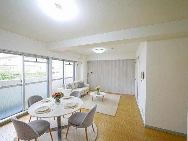 春日マンションの居間・リビング|CGで家具等を配置したもので家具等は含まれません