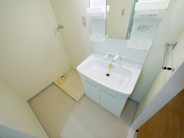 春日マンションの洗面所|スペースが確保できる洗面所です