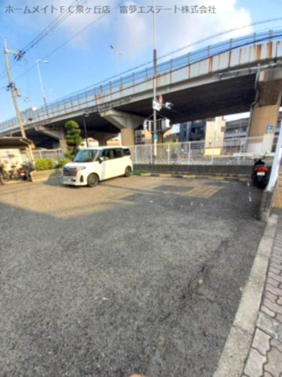 グランシャリオ高石の駐車場