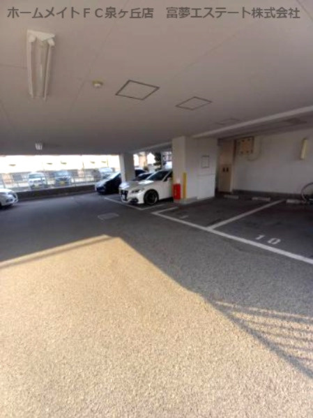 グランシャリオ高石の駐車場