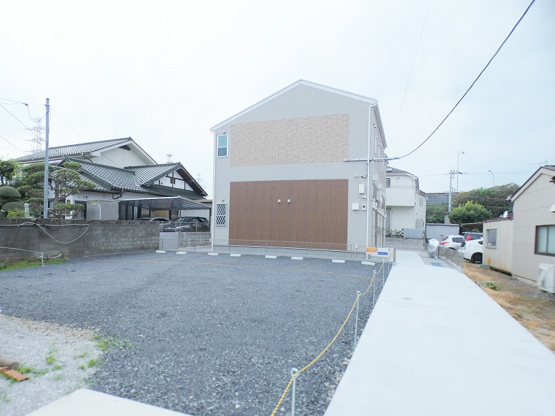 コンフォート八王子の駐車場