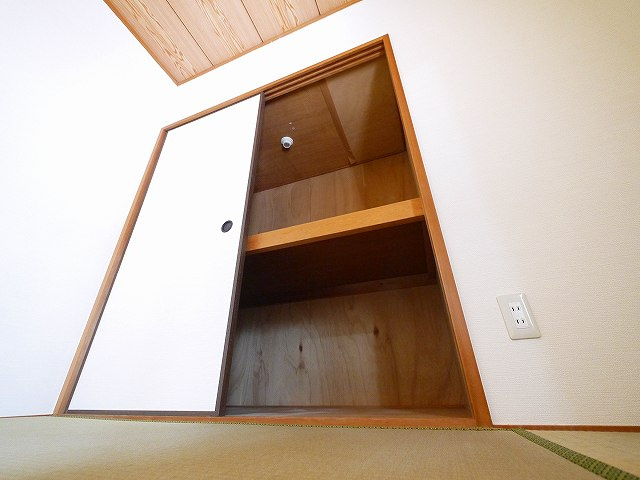 サンプラザ南京終の収納|便利な収納スペースです