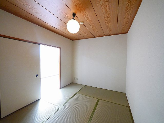 サンプラザ南京終の和室|落ち着いた雰囲気の和室付きです