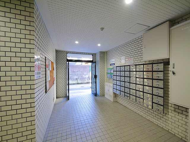 サンプラザ南京終のエントランス|きれいな共有スペース