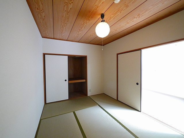 サンプラザ南京終の寝室|ゆとりの広さです