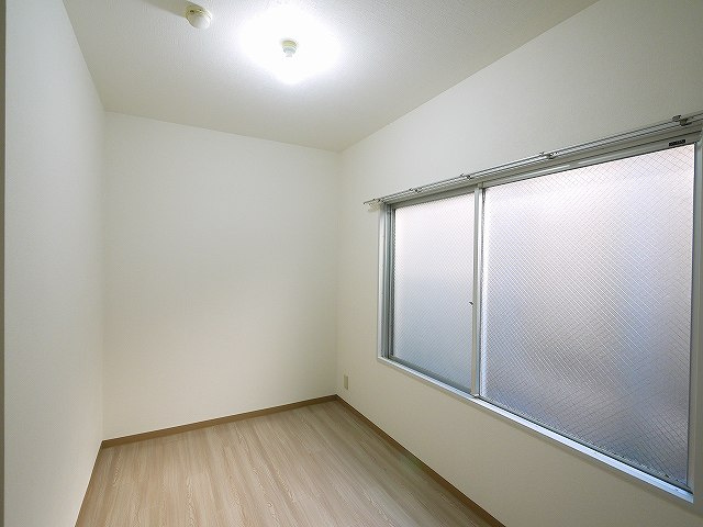 サンプラザ南京終の洋室|使い勝手のいい洋室です