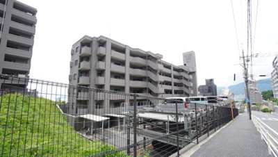 【外観】 | 【上質リノベ】フローレンス井口台アネックス | 現地（2023年6月12日12：00頃）撮影