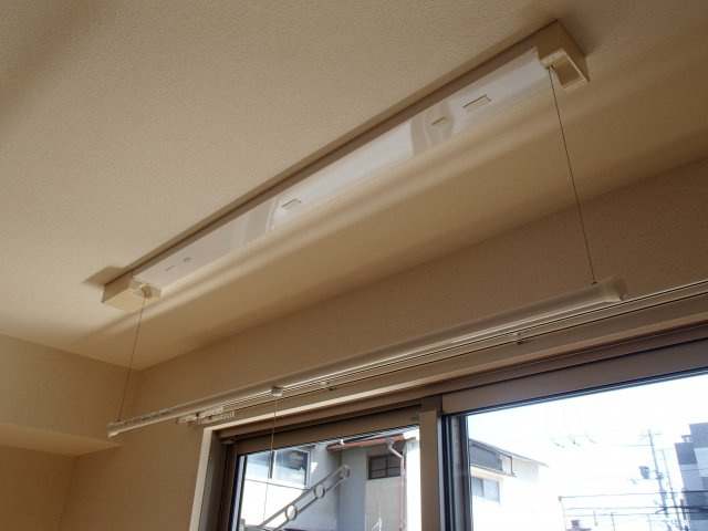 【設備】 | エクレール上小阪 | 室内干し用洗濯バー