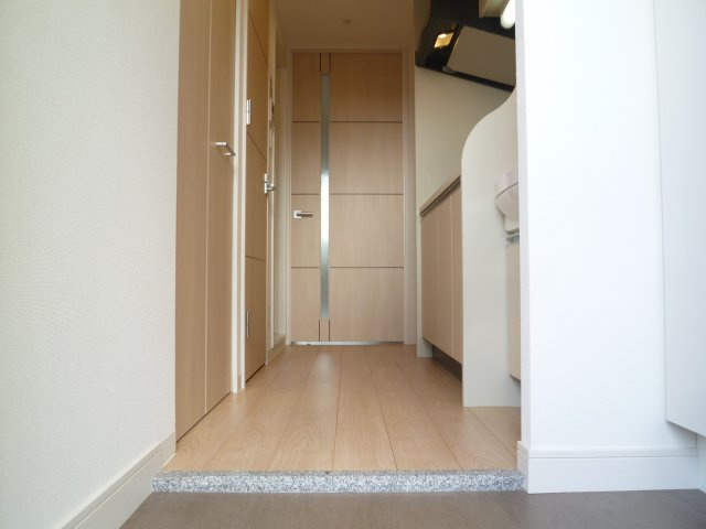 プレサンス難波元町の玄関