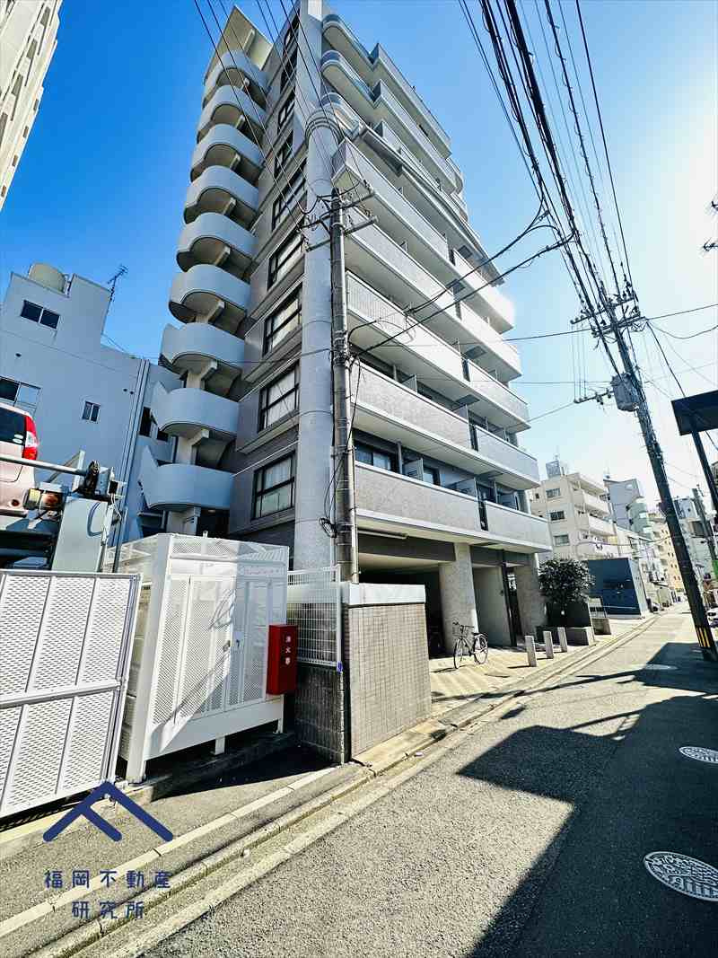 エステートモア箱崎の外観
