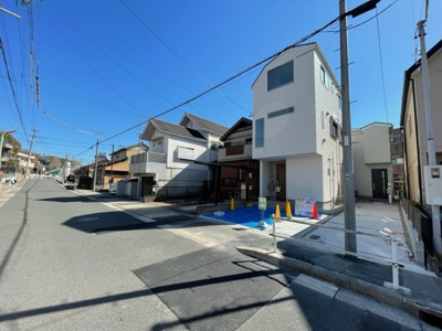 【前面道路含む現地写真】 | 天白区池見第3期 全2棟　＜仲介手数料無料＞八事東小・御幸町中　新築一戸建て | 新築一戸建ての事ならマックスバリュで住まい相談エムワイホームにお任せください。