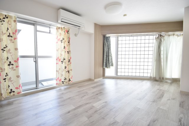 カターラなにわの洋室