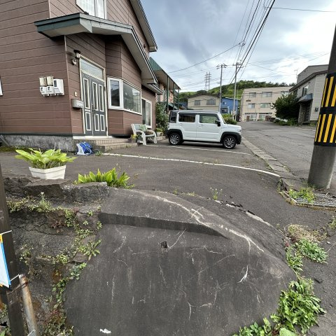 メゾン靜の駐車場