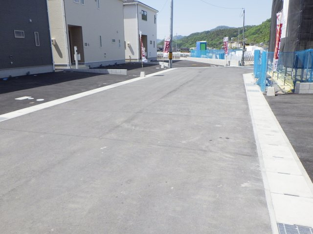 新築戸建　安佐北区三入3丁目（Ｎｏ．4／Ｎｏ．１３）の前面道路含む現地写真