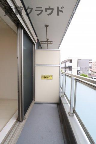 リブリ・プライム蘇我のバルコニー|外からの目が気にならないバルコニーで洗濯物が干せます