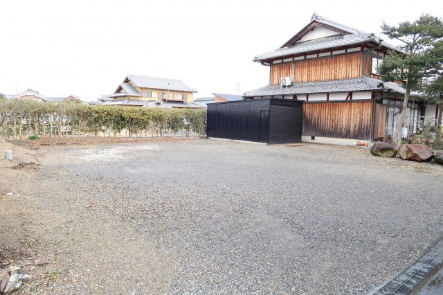近江八幡市野村町　中古戸建の駐車場