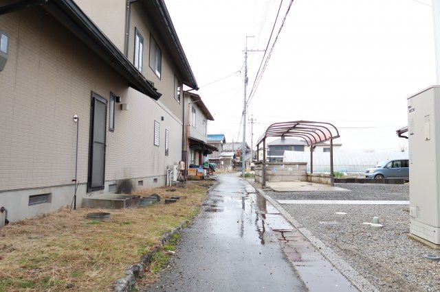 近江八幡市野村町　中古戸建の前面道路含む現地写真