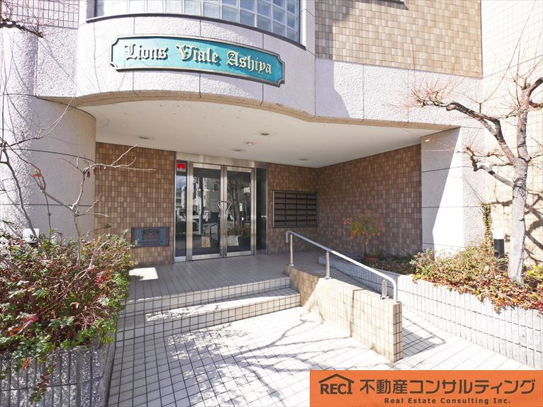 ライオンズヴィアーレ芦屋の外観
