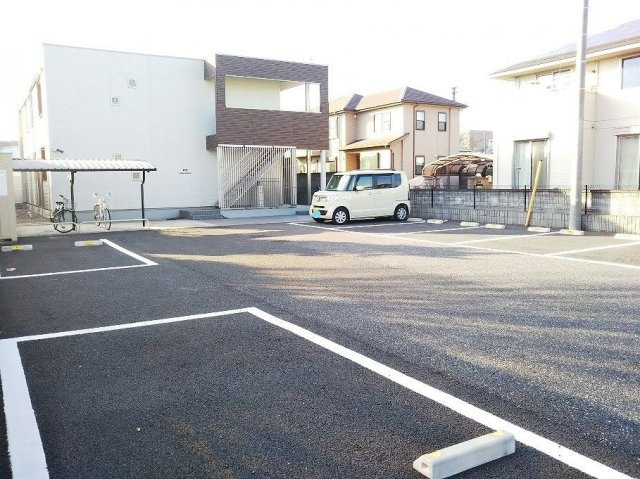 クレイノOHANAⅡの駐車場