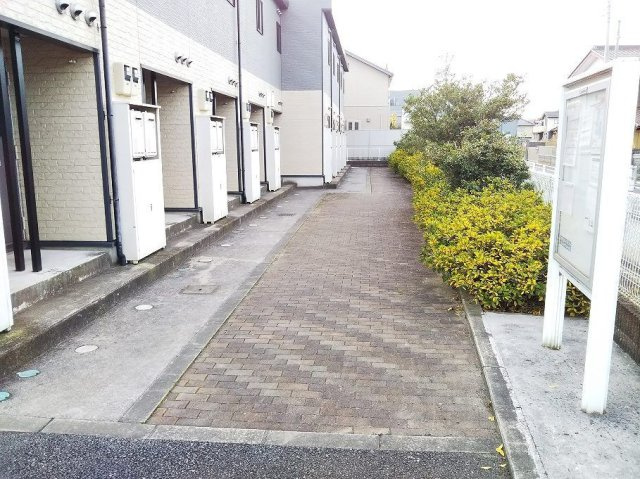 レオパレスアルコイリスの駐車場|画像4