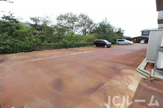 ロジュマン シュシュ Bの駐車場