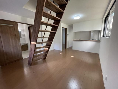 【居間・リビング】 | 当代島三丁目戸建(H-325) 0001