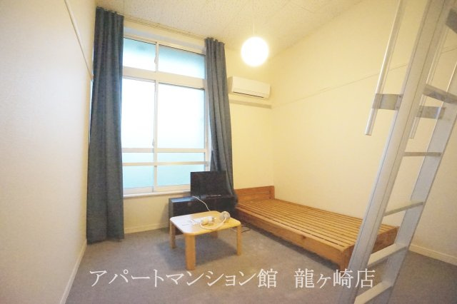 レオパレスビクトリーIの居間・リビング