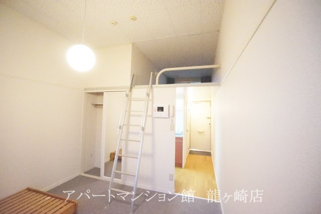 レオパレスビクトリーIの居間・リビング