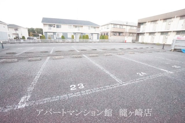 レオパレスビクトリーⅡの駐車場