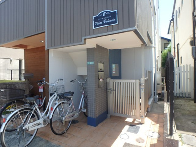 【エントランス】 | プリートバレンシアＢ | 落ち着いたエントランスです