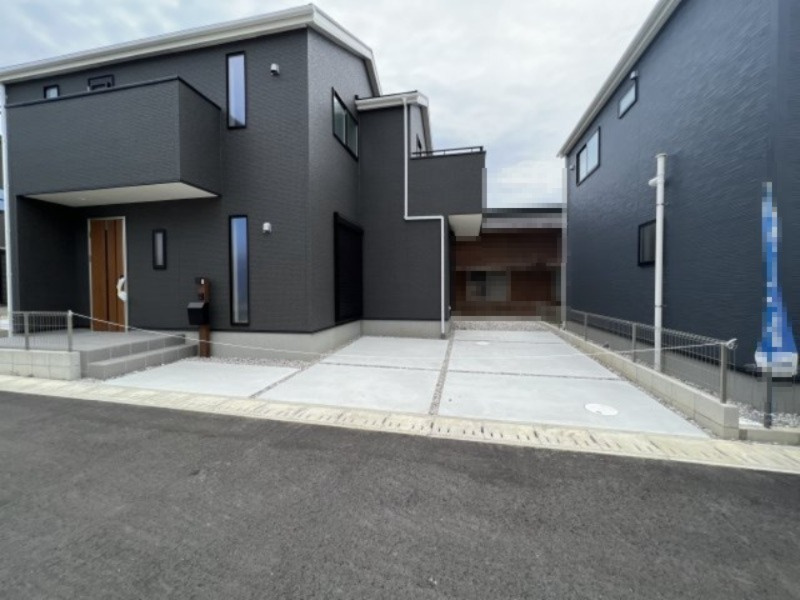 碧南市旭町新築戸建　6号棟の駐車場|車をお持ちの方に嬉しい駐車場付きの物件です
