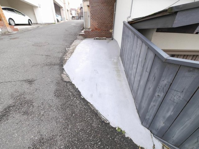 西舞子8丁目戸建の駐車場