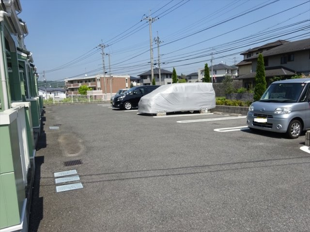 エヴァーグリーンの駐車場