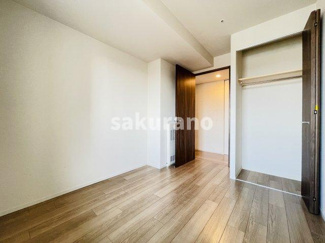 【洋室】 | プレミスト札幌ステーションアクシスアクアサイド | 【5帖：真ん中の洋室】