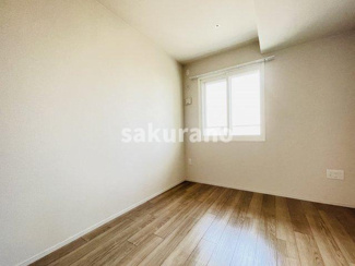 【洋室】 | プレミスト札幌ステーションアクシスアクアサイド | 【5帖：真ん中の洋室】