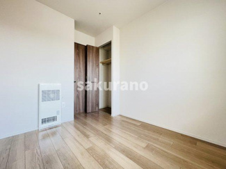 【洋室】 | プレミスト札幌ステーションアクシスアクアサイド | 【5帖：玄関側の洋室】