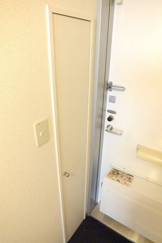 レオパレス富光の玄関