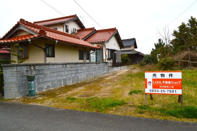 斐川町坂田　売土地の周辺|進入路幅約3m×長さ約26m。