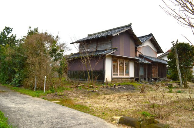 斐川町坂田　売土地の外観|西側隣地境界周辺の様子。