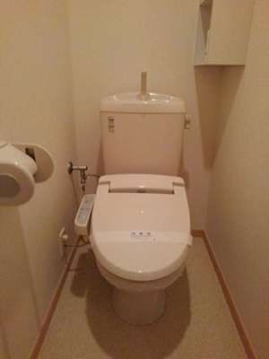【トイレ】 | サニー　ガーデン　Ⅱ | ゆったりとした空間のトイレです