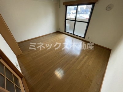 【居間・リビング】 | アーバン高塚橘通東ビル | 同タイプのお部屋の写真。現況を優先します。