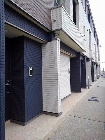 ロイヤルコート上ノ山のエントランス|毎日通るエントランスはこのようになっています
