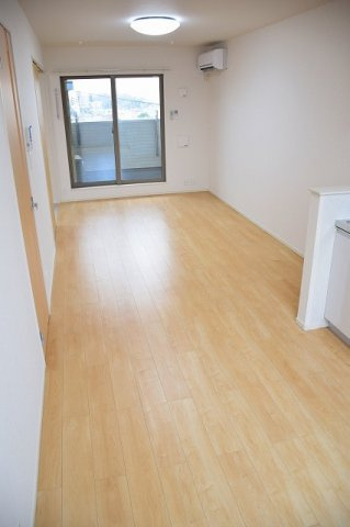ロイヤルコート上ノ山の居間・リビング|こちらの居間で趣味の時間をお楽しみください